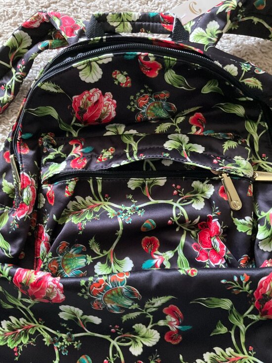 CHARMING CHALIE FASHION BACKPACK. BLACK WITH FLOWERS. main image 5